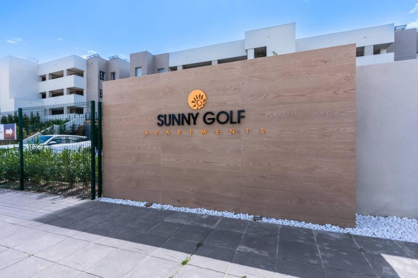 Apartamento 2br Sunny Golf Apt. Tuin Met Golfbaan Uitzicht Estepona