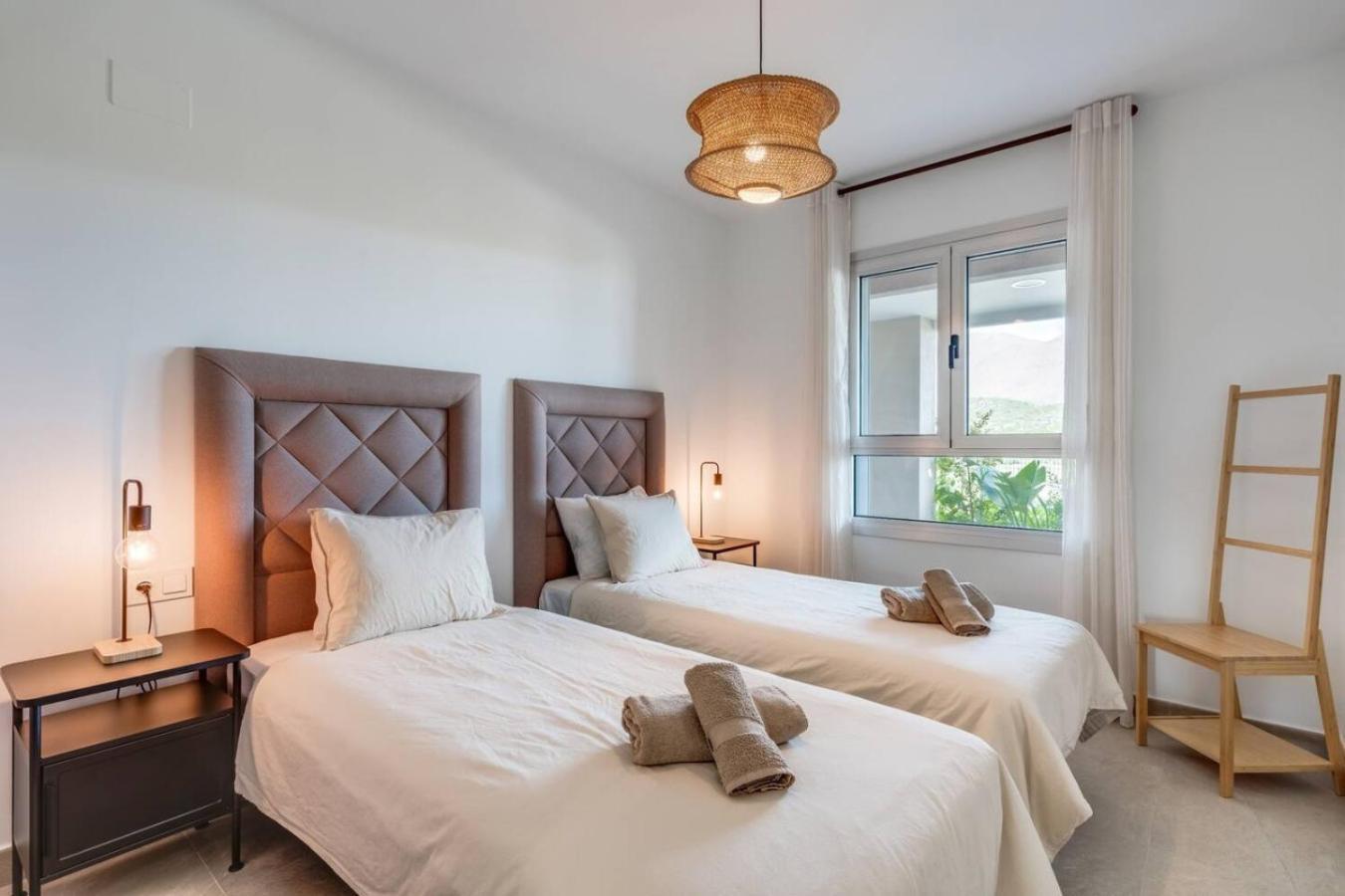 2br Sunny Golf Apt. Tuin Met Golfbaan Uitzicht Estepona
