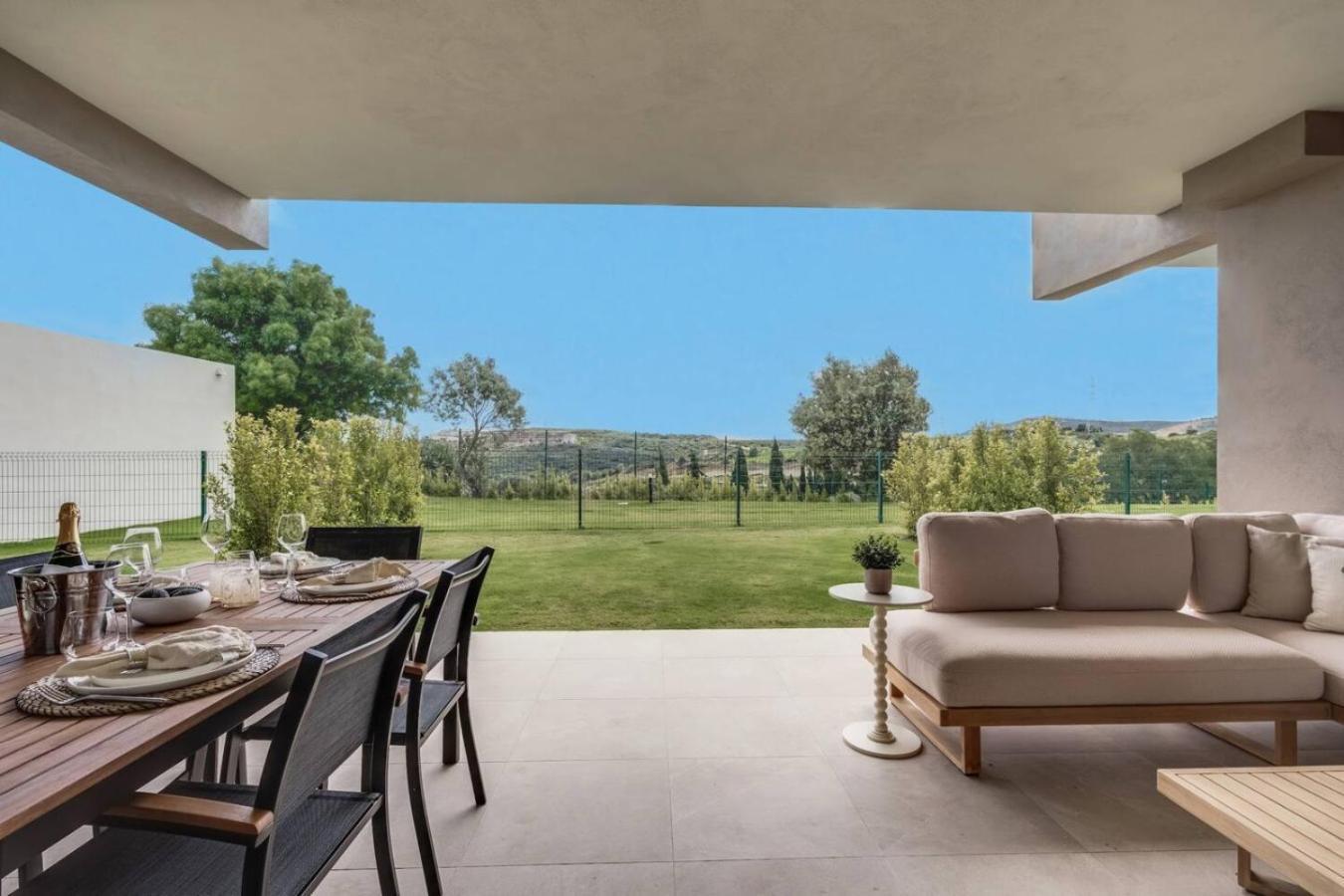 2br Sunny Golf Apt. Tuin Met Golfbaan Uitzicht * Estepona