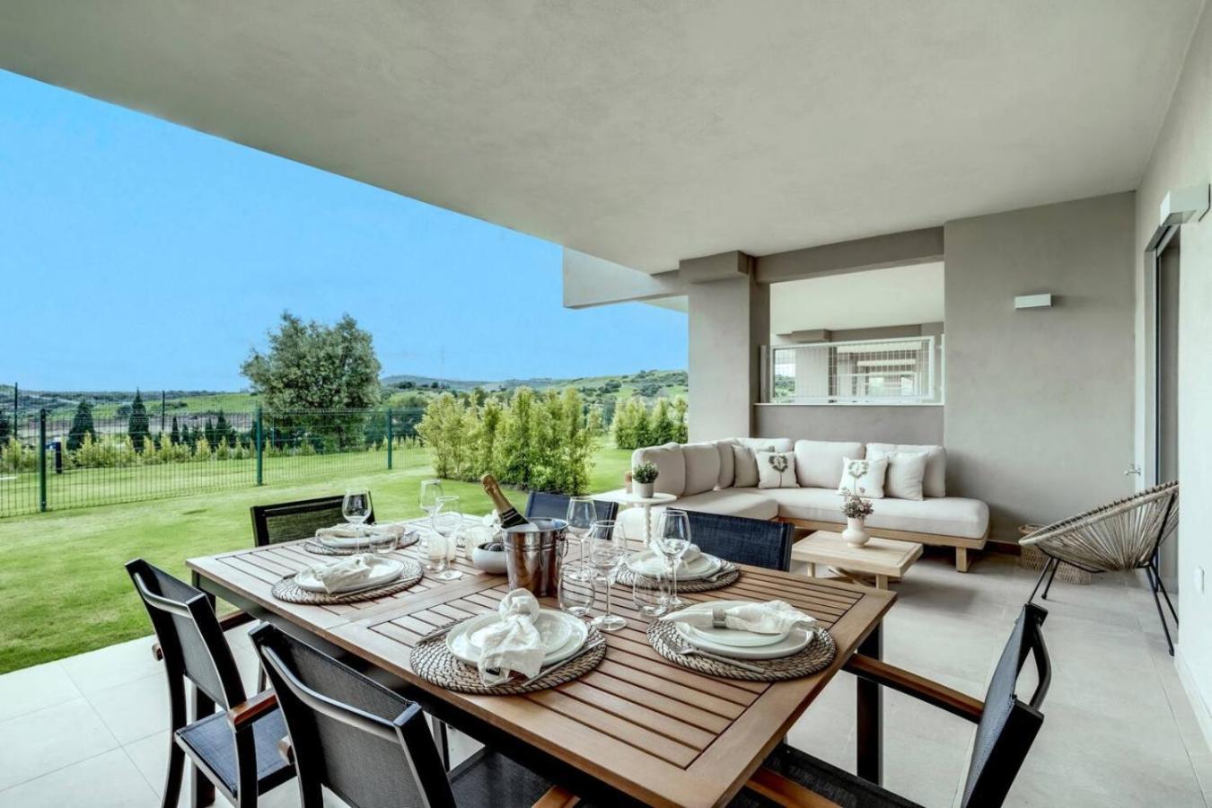 Apartamento 2br Sunny Golf Apt. Tuin Met Golfbaan Uitzicht Estepona